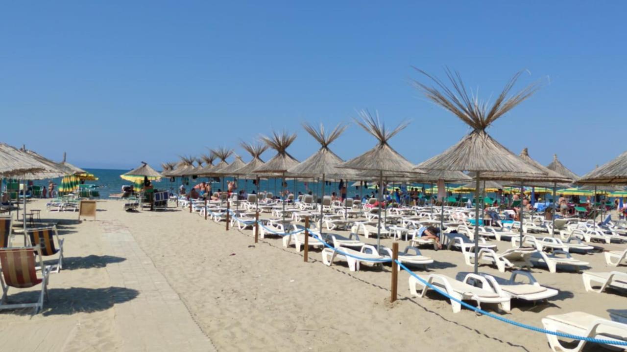 J&A Beachside Apartment Golem  Kültér fotó