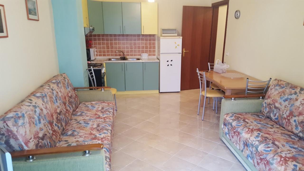 J&A Beachside Apartment Golem  Kültér fotó